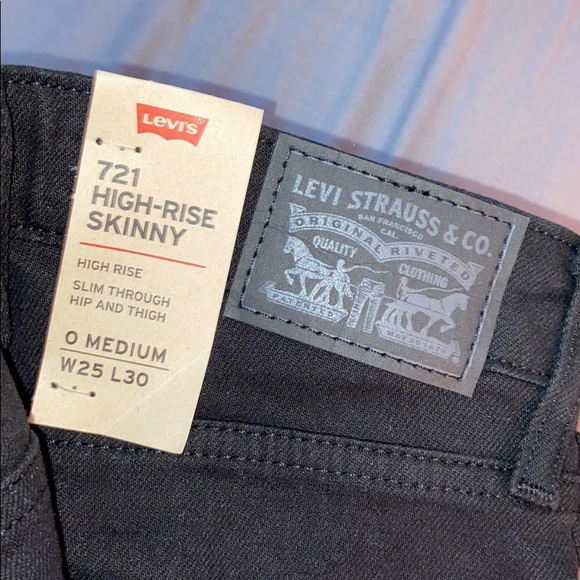 Black Levi's 721 - Picture 2 of 8